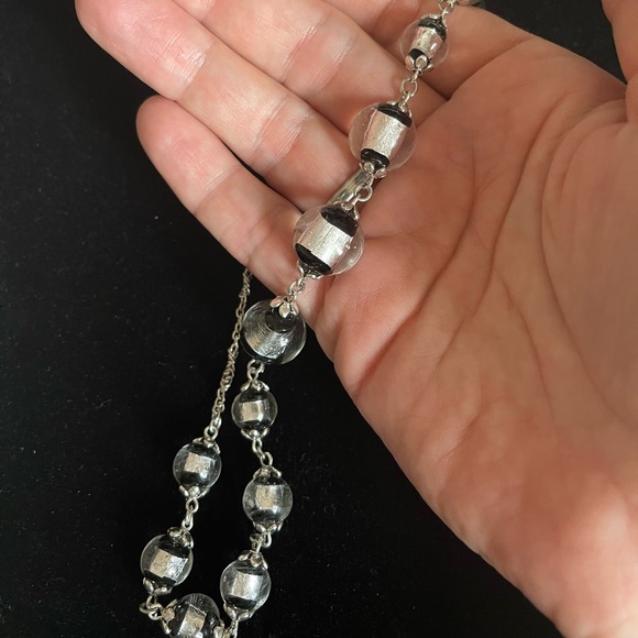 Graduated silver foil and black glass beaded choker. magnet clasp. Silver tone - Picture 3 of 3